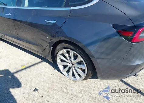 2018 Tesla Model 3 Long Range/Mid Range из США, поврежденный, VIN 5YJ3E1EA6JF020066